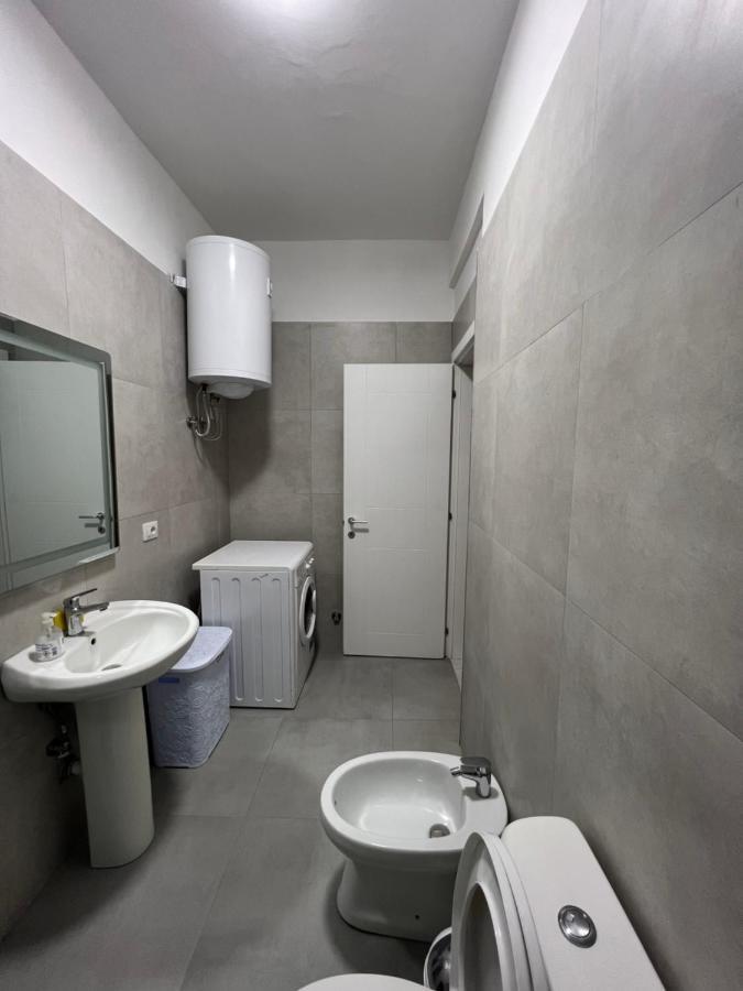 Daily Apartment In Center Tirana Exterior foto