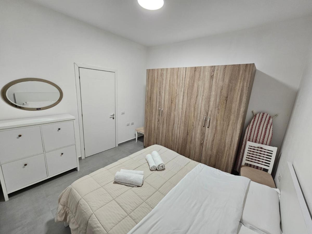 Daily Apartment In Center Tirana Exterior foto